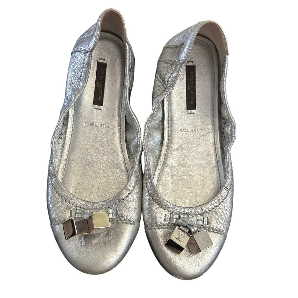 Louis Vuitton Silver Leather Ballet Flats size 36 with Metal LV dice cube detail